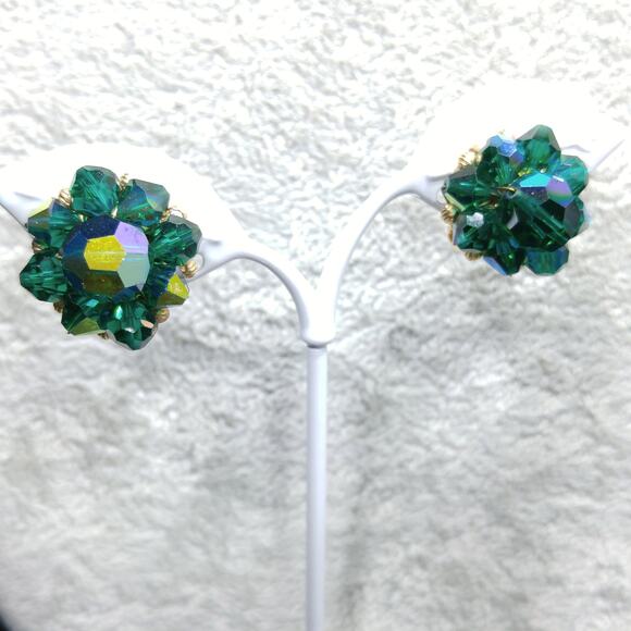 Vintage Green Crystal Beaded Earrings, Aurora Borealis, 1960s Gold Tone Clips - Picture 10 of 10